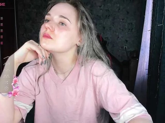 your-small-bunny on BongaCams