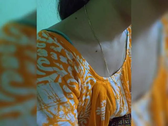 Freechat YourAadhya on BongaCams