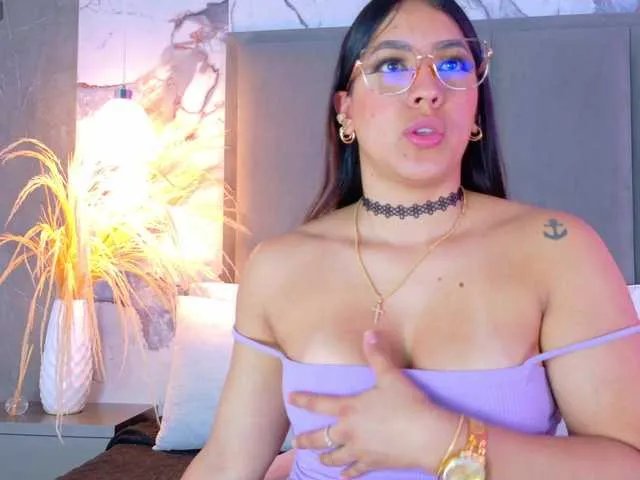 ZoeCamils on BongaCams