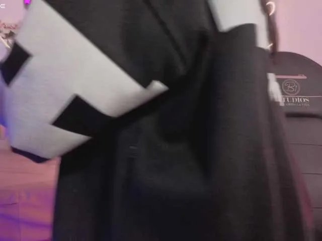 ZURY-TAY on BongaCams