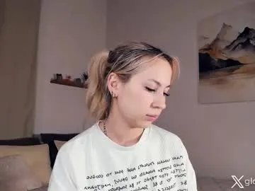 _golden_moon_ on Chaturbate