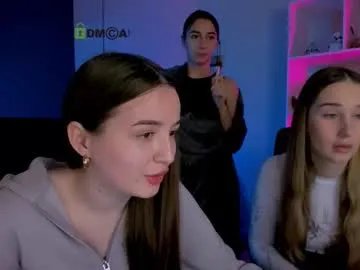 _kellykitten_ — GOAL: tease 18+ [69 tokens remaining] Welcome to my room! #tease #shy #teen #lovense #cute