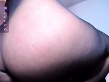 _laaura_ on Chaturbate