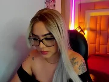 abby_queen20 — GOAL: striptease [98 tokens remaining] Welcome to my room! #bigboobs #latin #curvy #cute #bigass