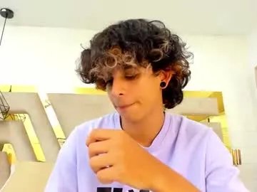 Freechat andyxibrat on Chaturbate