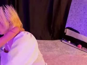 anjella_botton on Chaturbate