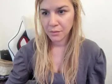 artsyandcraftsy_ on Chaturbate