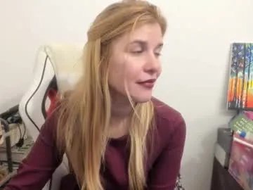 artsyandcraftsy_ on Chaturbate