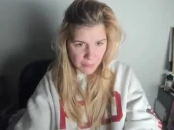 artsyandcraftsy_ on Chaturbate