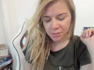 artsyandcraftsy_ on Chaturbate