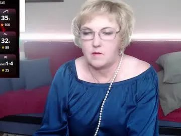 beautiful_lina7 — GOAL: shake your butt [44 tokens remaining] Welcome my real man  #lovense #nonude #mommy #bigboobs #mature
