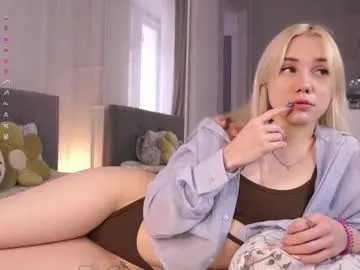 blue_bow on Chaturbate