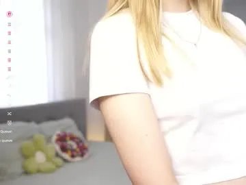 blue_bow on Chaturbate
