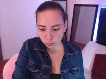 camila_delarosa on Chaturbate