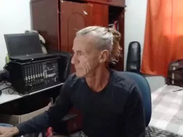 Freechat carlos2557 on Chaturbate