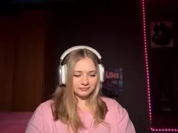 cloramainwaring — GOAL: I'll show you my legs Hi! My name is Milla, and I'm second day here! #shy #new #18 #young #curvy [15 tokens remaining]