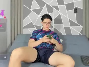 confi17_latin on Chaturbate