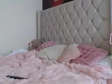 crystalsweet2000 on Chaturbate