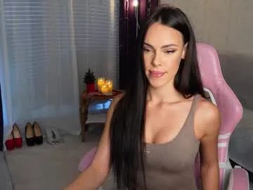 dilara_foxx — GOAL:  dance striptease  [2000 tokens remaining] Welcome to my room! #lovense #brunette #shy  #new #bigass