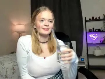 elioraa_ on Chaturbate