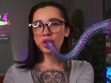 Freechat evarabbit on Chaturbate