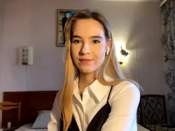 flaviabissel — GOAL: spin around, show my outfit [0 tokens remaining] Welcome to my room! #18 #blonde #cute #shy #new