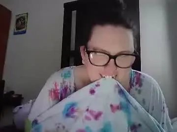 Freechat fuzzypeaches87 on Chaturbate