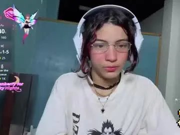 helia_n_amy on Chaturbate