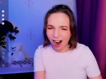 kindhazelhere_ on Chaturbate