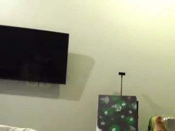 Group krisskissshow on Chaturbate