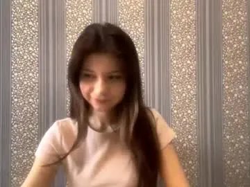 kymberlychimes — Goal: Big smile My name is Kary, lets get friends! #young #18 #shy #new [9 tokens remaining]