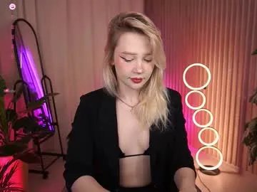 laurawifeness on Chaturbate