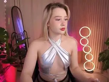 laurawifeness on Chaturbate