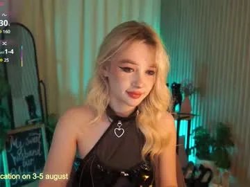 laurawifeness on Chaturbate