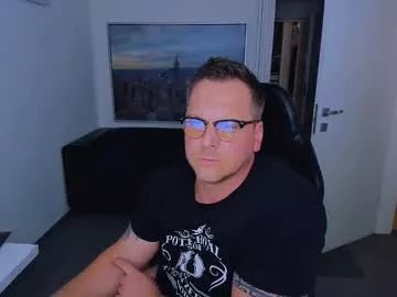 leoboyf4f on Chaturbate