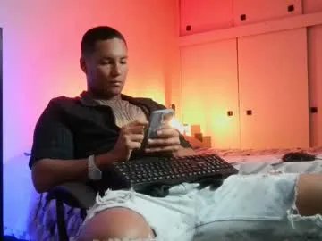 leonnardojaramillo on Chaturbate