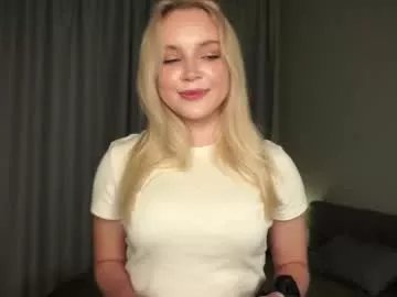 lipswithsmileonthem on Chaturbate