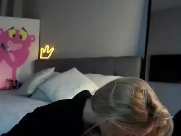 lipswithsmileonthem on Chaturbate