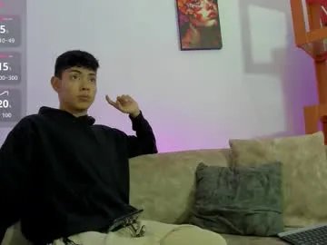 logantwink18 on Chaturbate