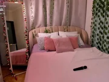 love_is_lola on Chaturbate