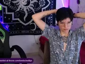 lovelockedlips on Chaturbate