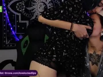 lovelockedlips on Chaturbate