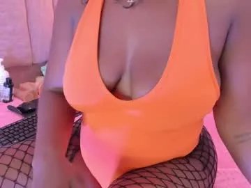 lovequeen02 on Chaturbate