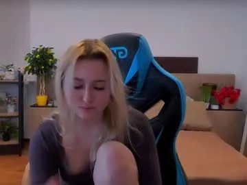 lulu___moon — GOAL: twerk [0 tokens remaining] Welcome to my room! #shy #18 #feet  #nonude