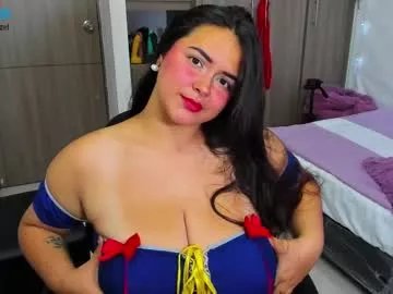 lunaahatzel on Chaturbate