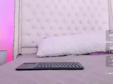 mackenzie_17 on Chaturbate