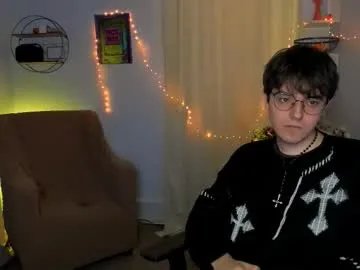 martin_neil — GOAL: take off your T-shirt [22 tokens remaining] Welcome to my room! #feet #brunette #shy #18 #new