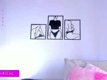 mcdonald_ellie on Chaturbate