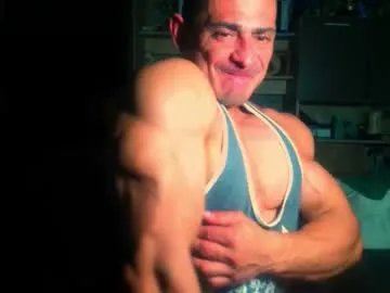 Freechat musclebredon on Chaturbate