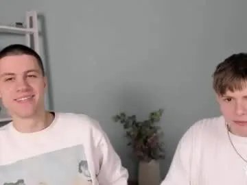 neo_raze_ — GOAL: take off my pants [230 tokens remaining] Welcome to my room! #18 #new #muscle #shy #bigass